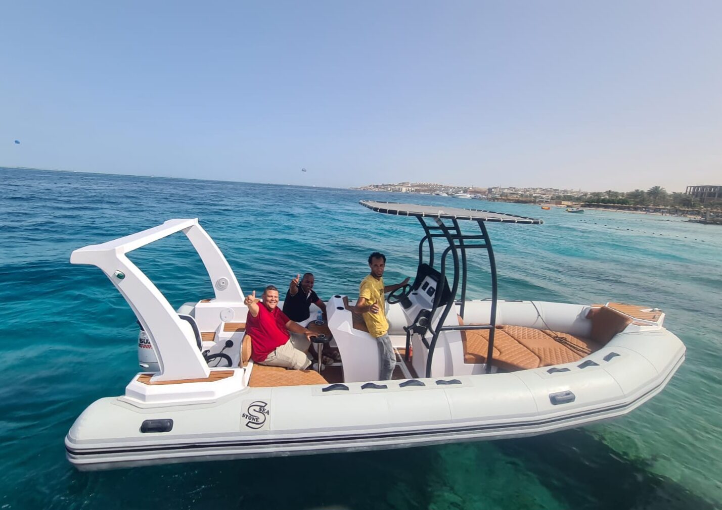 Barcă privată cu motor pentru 5 persoane